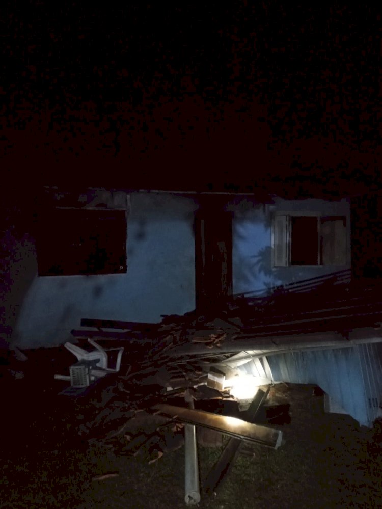 Casa fica destruída por incêndio em Tunápolis
