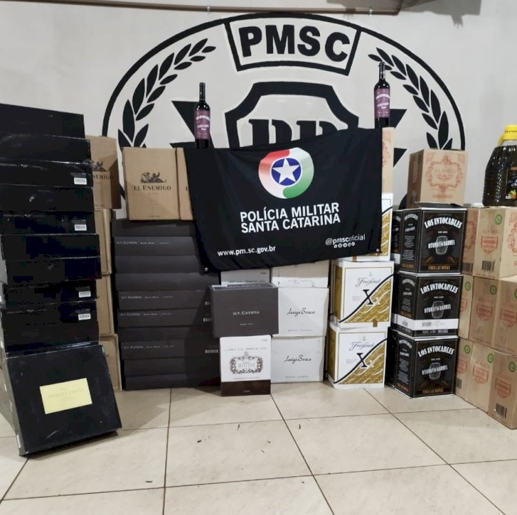 Operação policial militar intercepta carga de vinho e azeite de oliva na BR-282