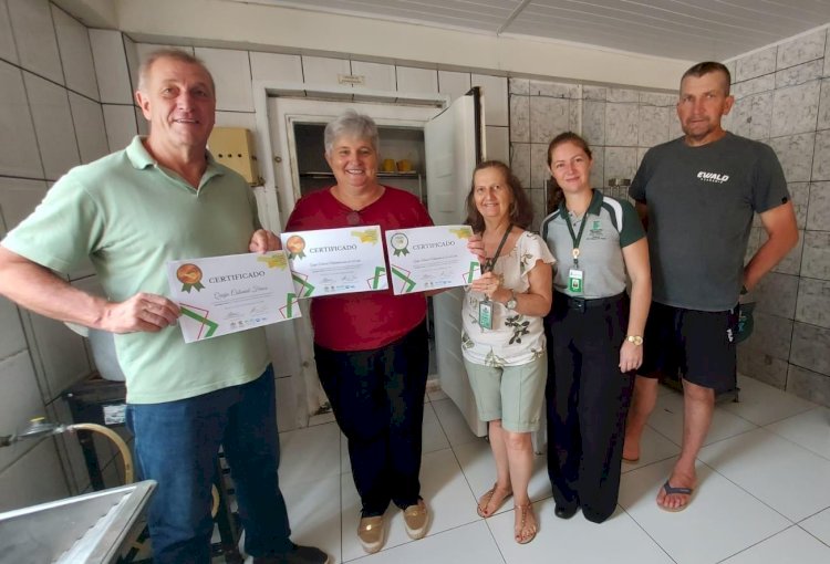Empresa de Itapiranga recebe certificados por premiação em concurso de Queijos Artesanais